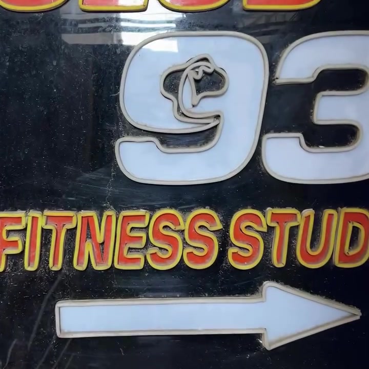 Club 93 direction sign with arrow
